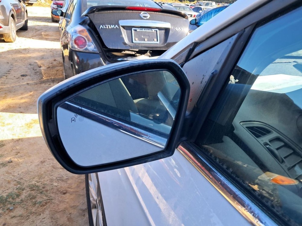 ESCAPE 2017 Glove Box 4813419