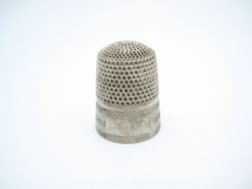 Antique Sterling Silver Sewing Linear Border Design Thimble