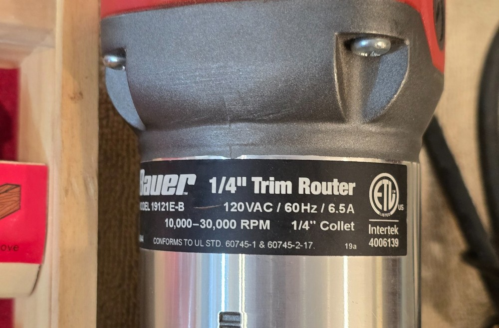 Pre-owned BAUER Variable Speed Compact 1/4" Router & 12 pc set of Carbide Bits.