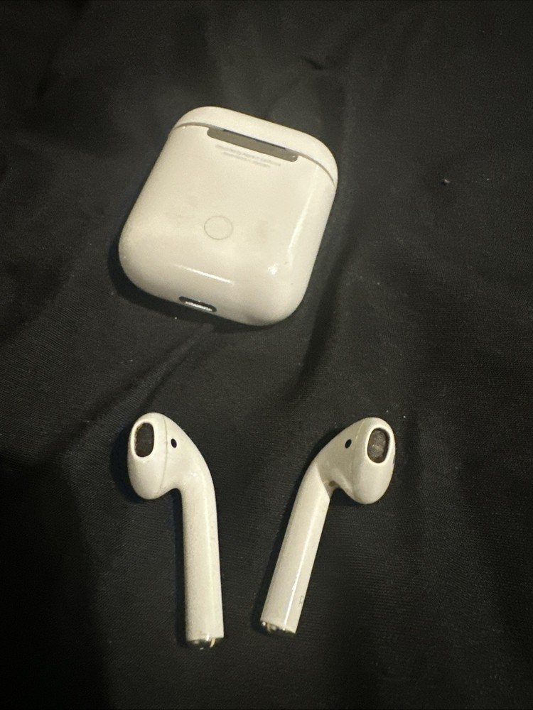 Apple AirPods Charging Case Wireless Bluetooth Compatible White