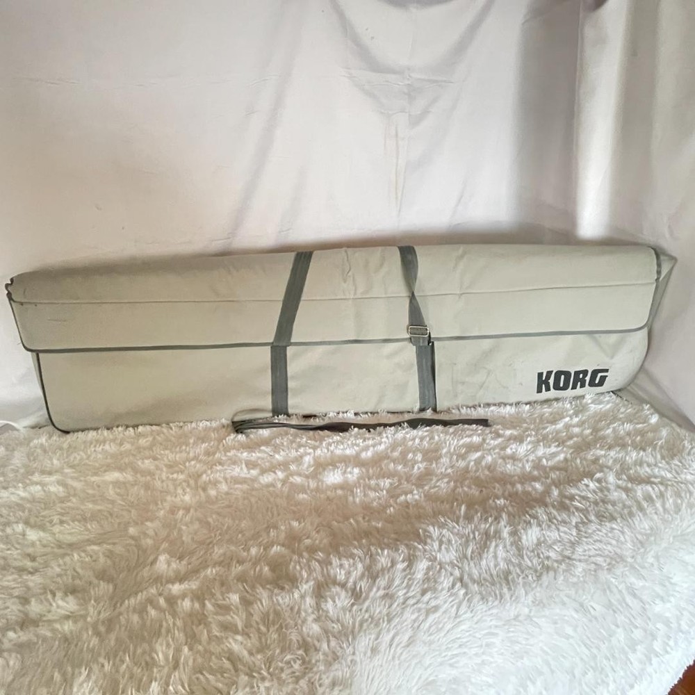 KORG TR76 Synthesizer