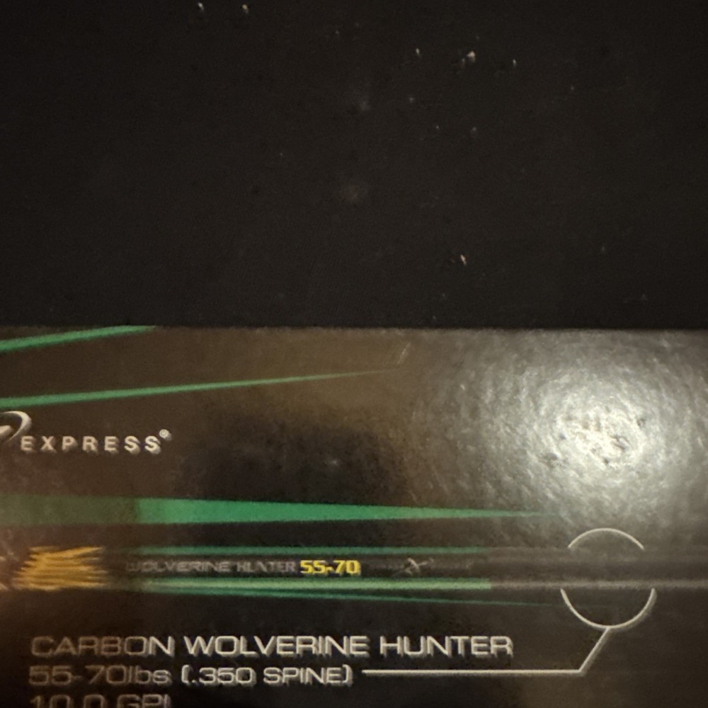 Carbon Express Hunter Arrows 3 Pack 3 Rage Hypodermic Broadheads 3 Field Tips