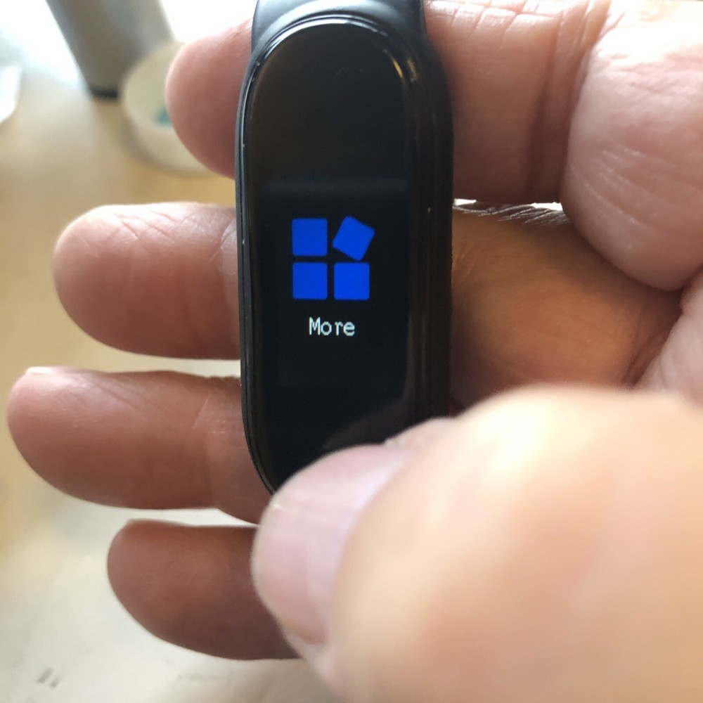 Smartwatch With Dedicated Charge Head