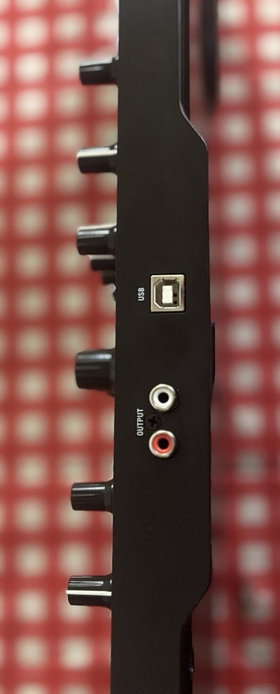 Numark ‎Mixtrack Platinum FX DJ Controller - Black