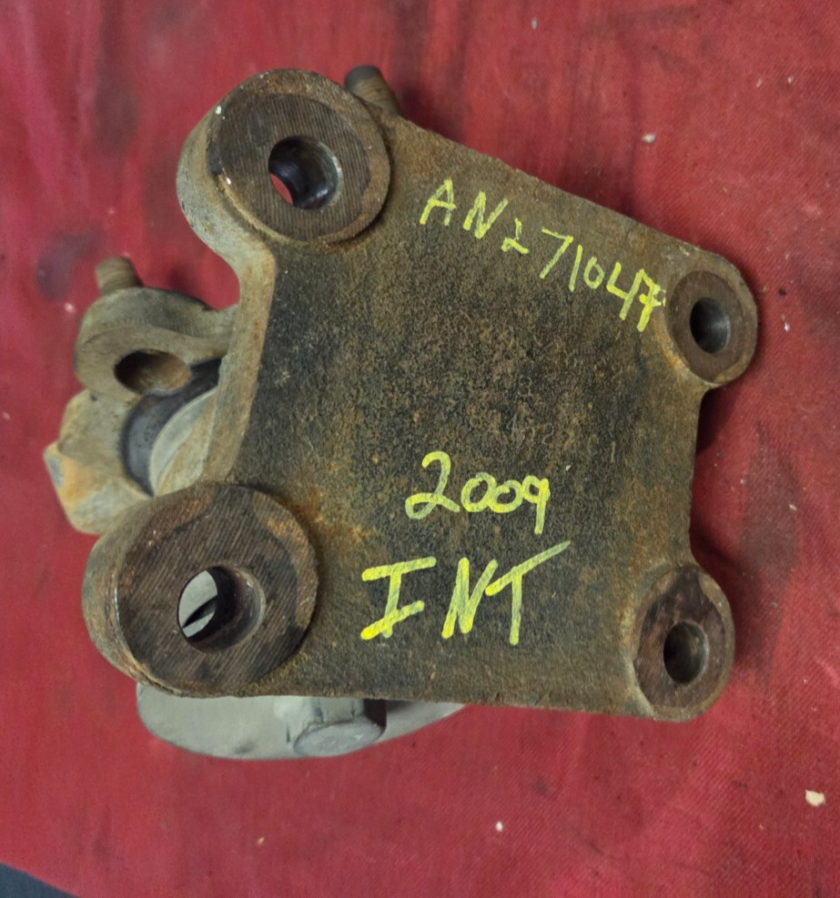 International Maxxforce 13 Engine Front Mount with Bushing 3824527C1, 3824525C1