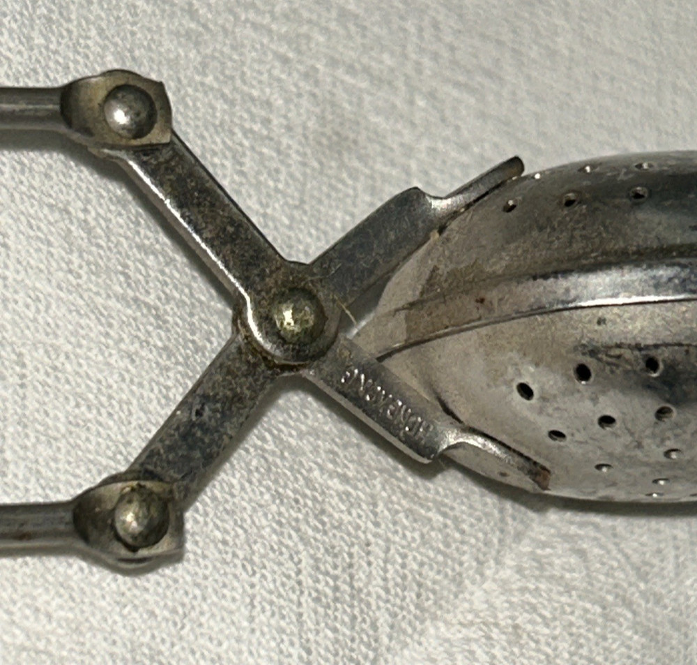Vintage Tea STRAINER SPOON Latch Diffuser Brew HONG KONG Squeeze Handle