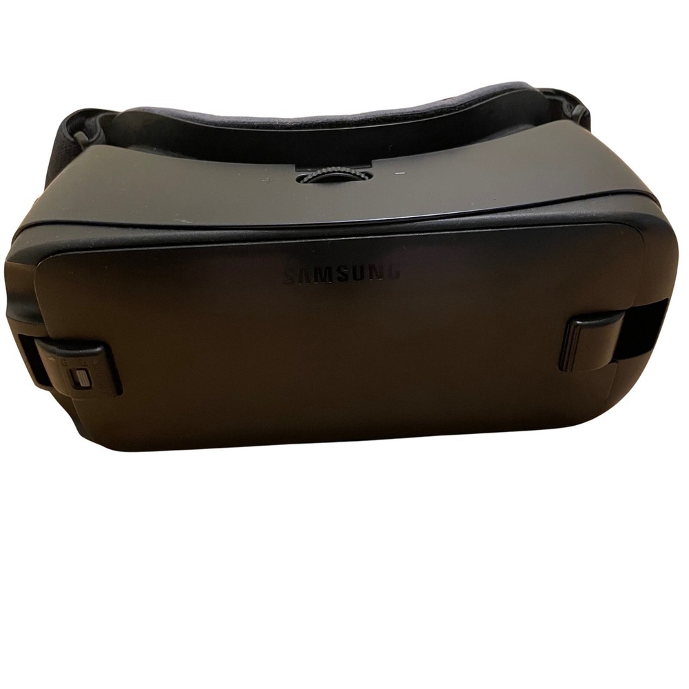 Samsung Gear VR Virtual Reality Headset Powered by Oculus - Black