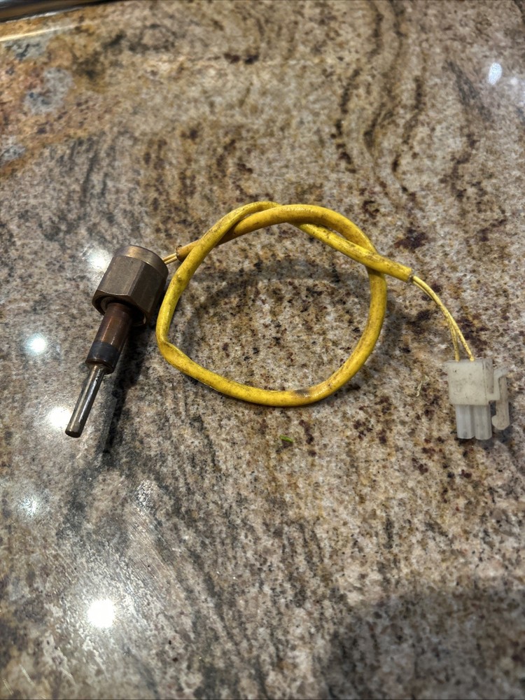 3370063318 temperature sensor with plug  PRE-OWNED