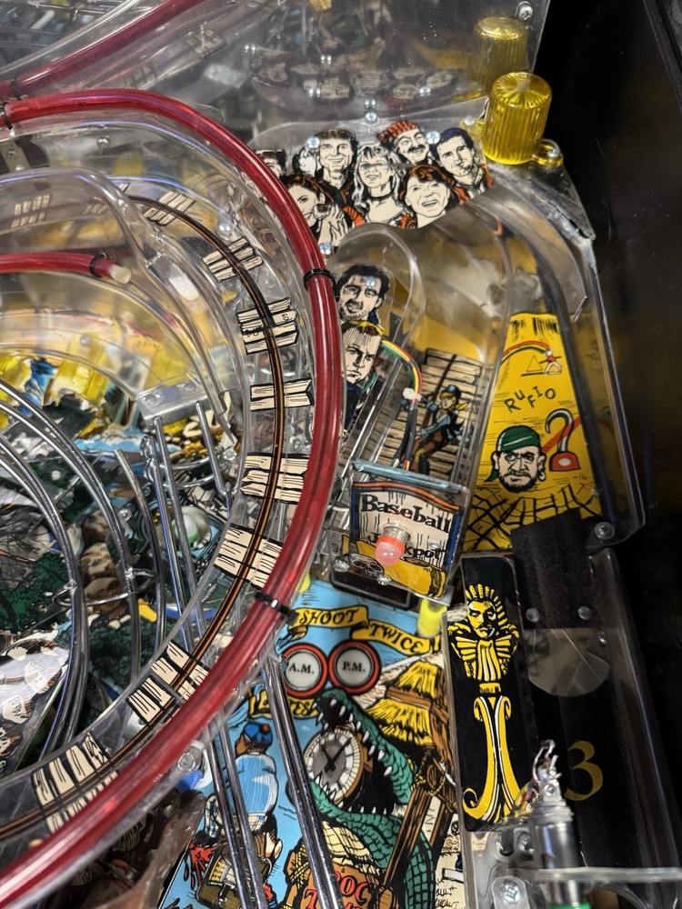 DATA EAST HOOK PINBALL MACHINE FULLY REFURBISHED PLAYS GREAT ROBIN WILLIAMS