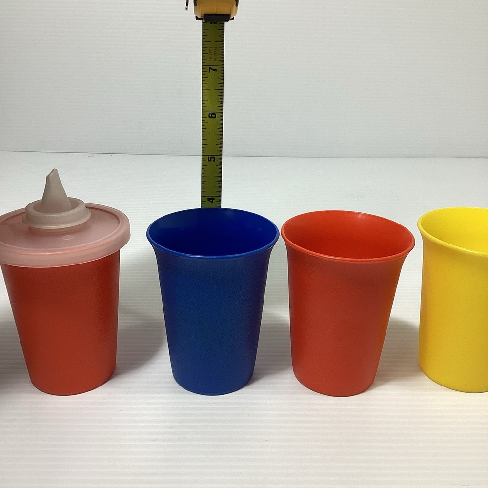 Tupperware Set Of 8 Plates 8” & 6 Cups