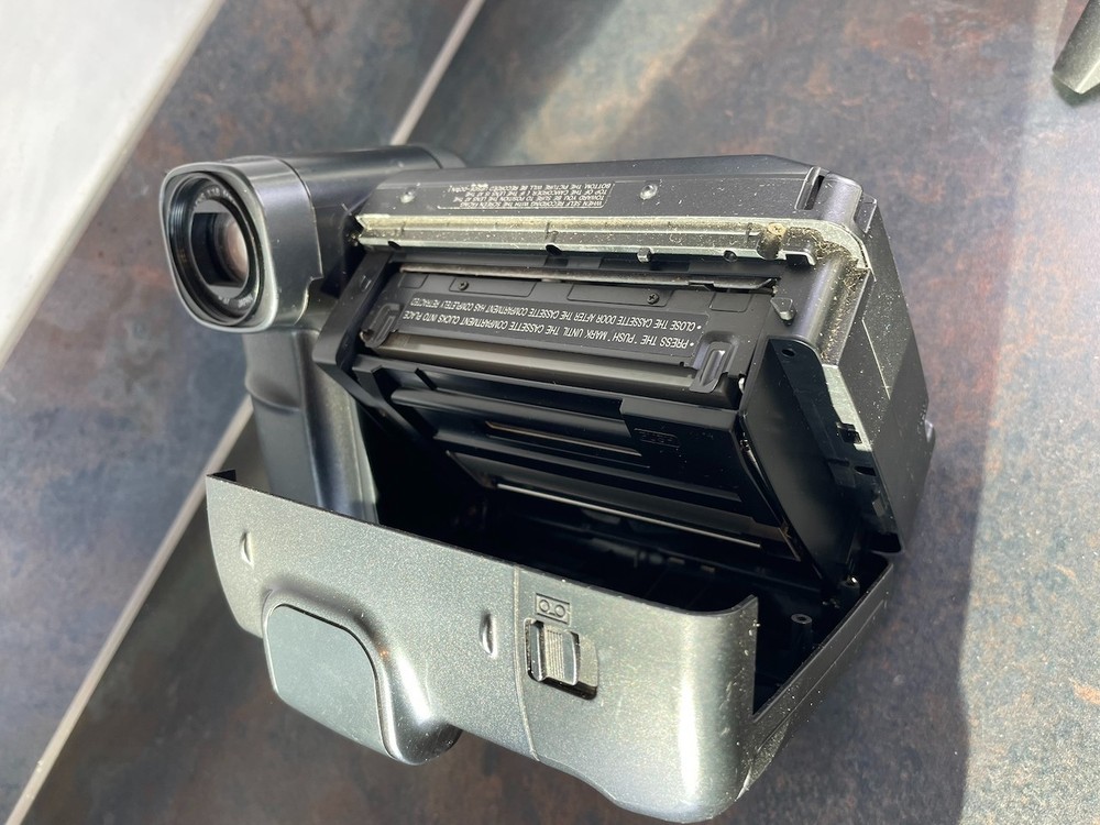 Sharp Viewcam VL-E49 Video Camcorder Camera, No Battery Or Charger Untested