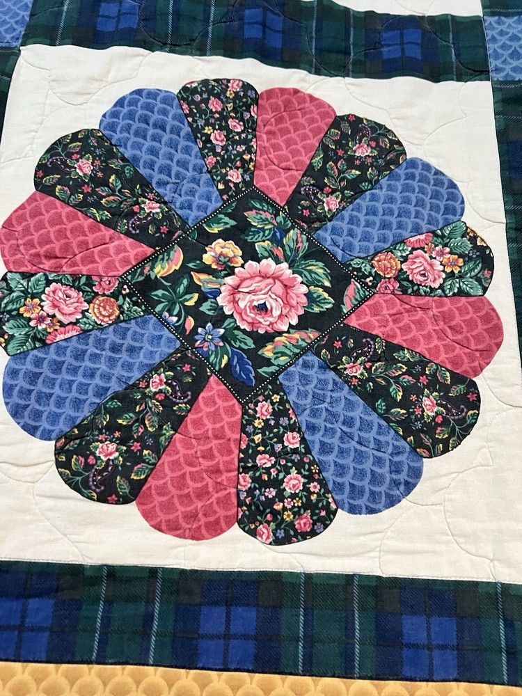 Vintage Dresden Plate Pattern Quilt 95”x95”