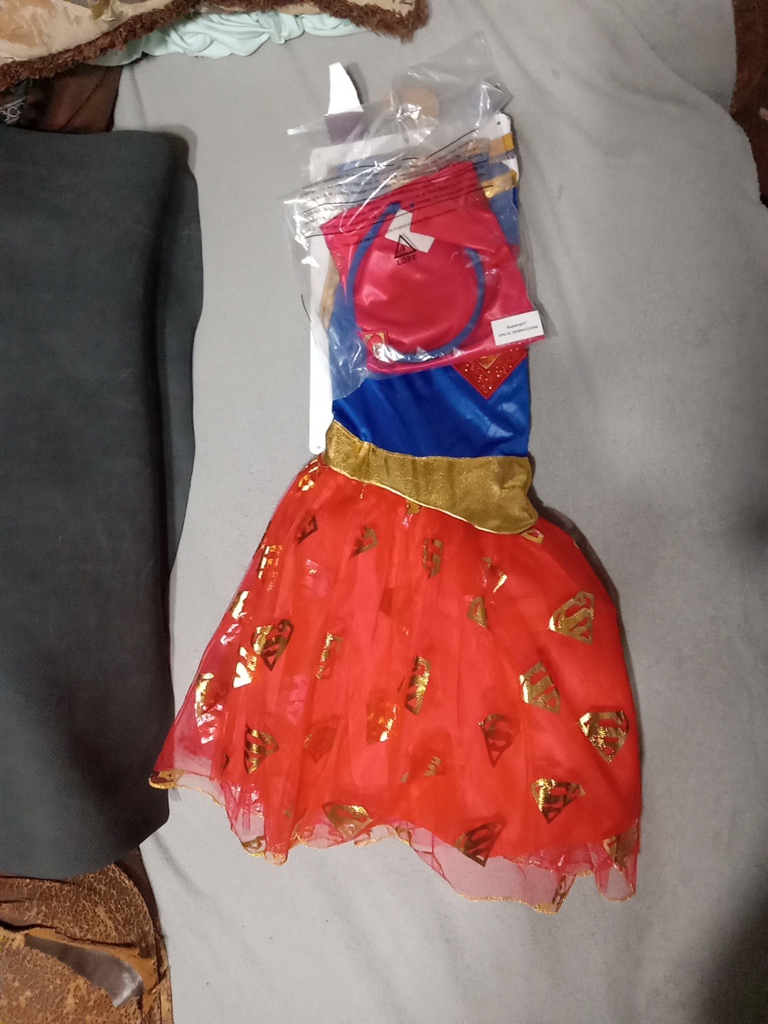 "Supergirl" DC Comics Complete Costume Girls Size S (6/6X) (Package Torn)