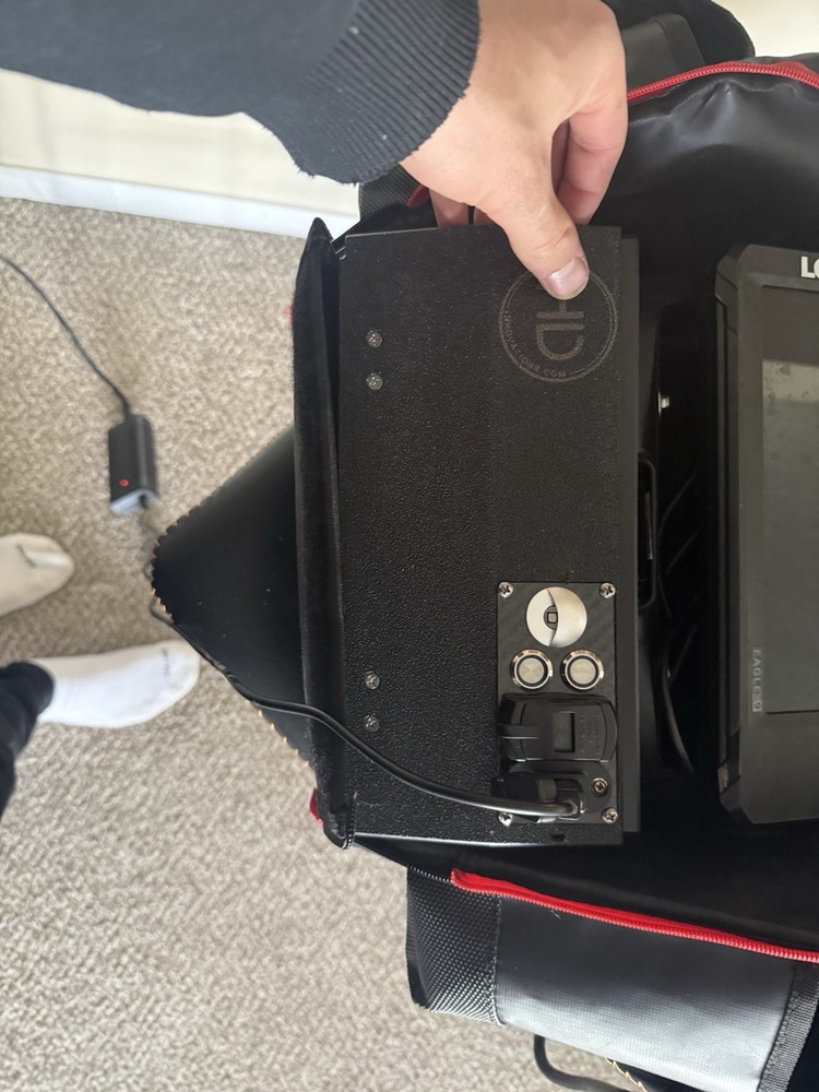 Lowrance HD Innovations Eagle 9 Fishfinder Chartplotter Sonar Kit