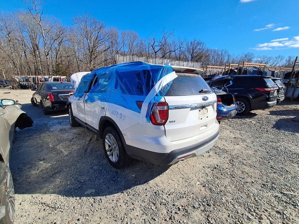 2016 Ford Explorer OEM 8 Screen Display - Used, Reprogramming Required