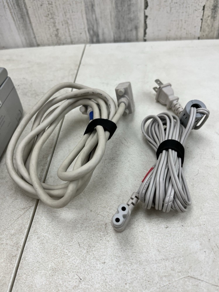 Sony LCD Portable Projector SCGA VPL-CS4 Tested/Working w/Remote & Cables