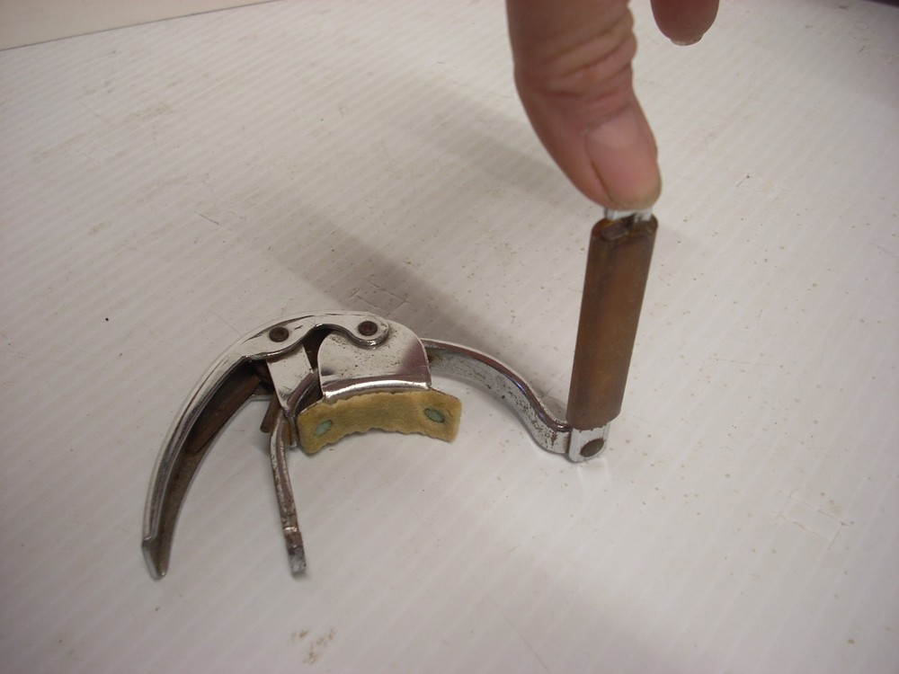 Hamilton KB19A spring lever guitar capo