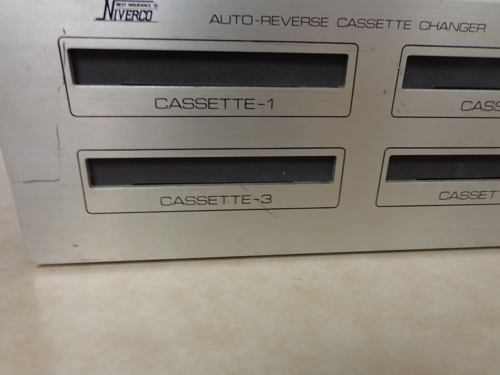 Auto-Reverse 4 Cassette Changer by Niverco Type Cp 4010