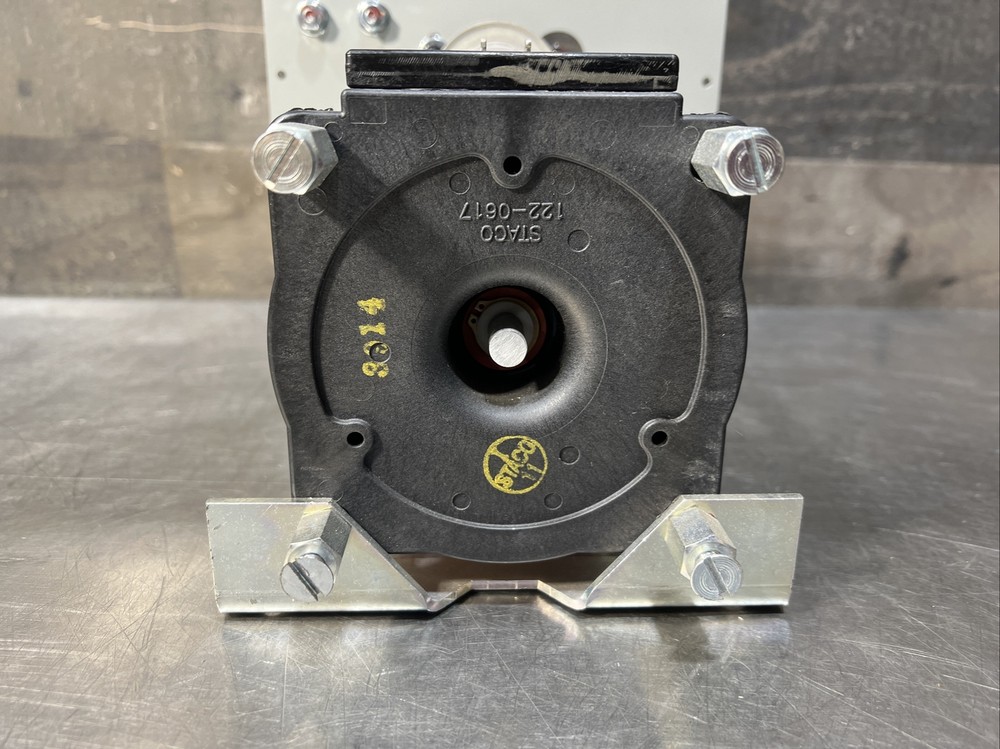 Nos Surplus Staco industrial variable motorized transformer model 30m1010b