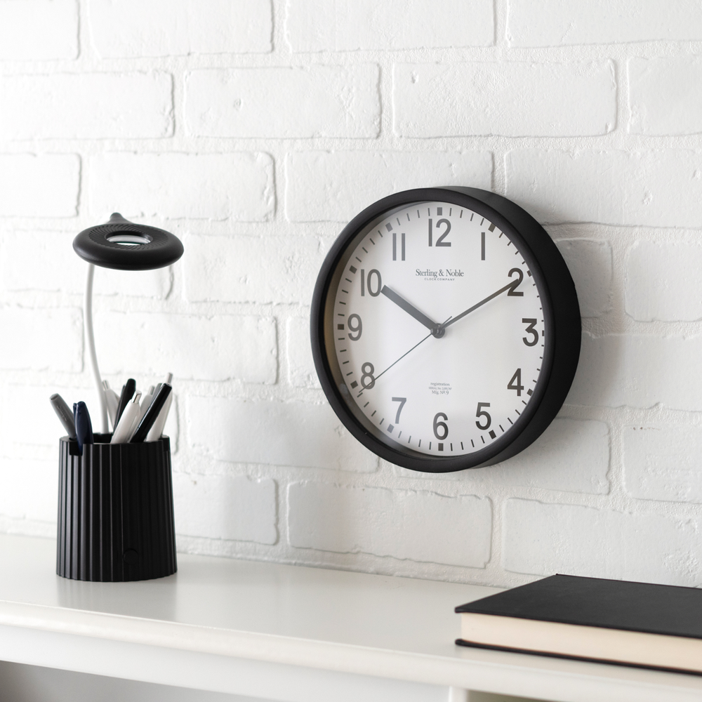 NEW 8.78" Basic Indoor Analog Round Modern Wall Clock, Black (FAST SHIPPING)