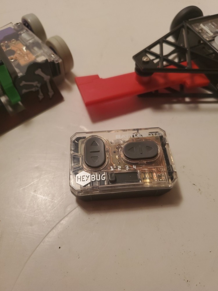 2 Hexbug Battlebots And 1 Remote Lot Untested S1