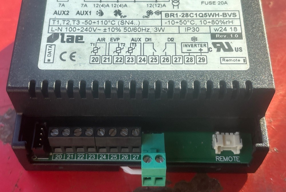 LAE BR1-28C1Q5WH-BVS Refrigeration Controller 100-240V, Clean Pull, Used Working