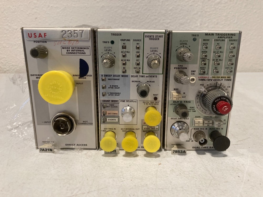 Lot 3 Tektronix 7B53A 7A21N 7D11 Plug-In Modules Time Base Diff Amp Delay