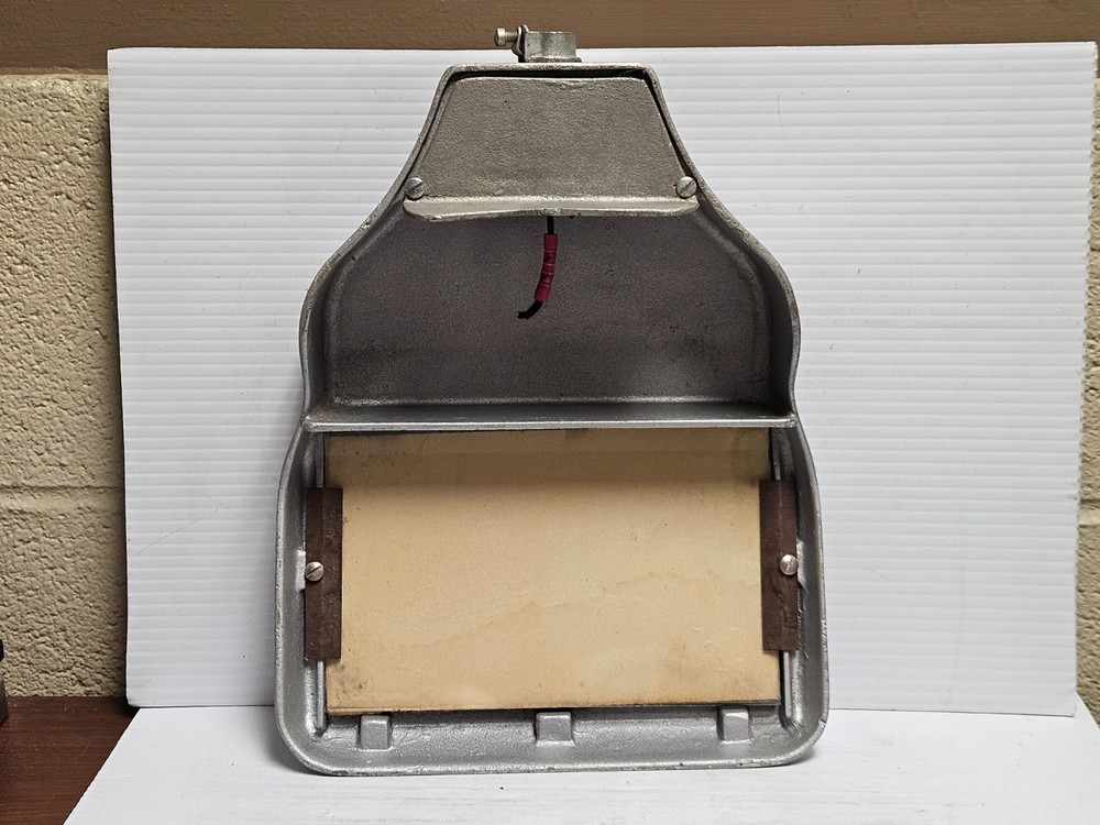 SURTY GRINDER FACE SHIELD GUARD WITH WINDOW 7-1/4"X4-1/4" MISSING BULB & SOCKET