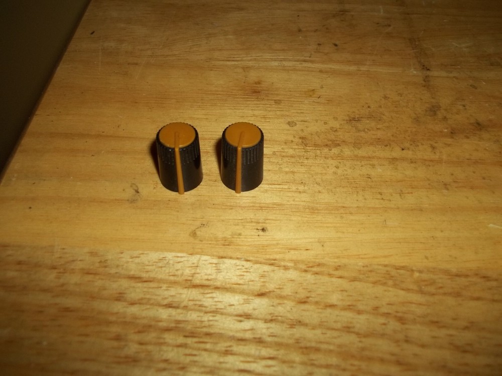 Shure Audiomaster 1200 Powered Mixer Brown Knobs (2)