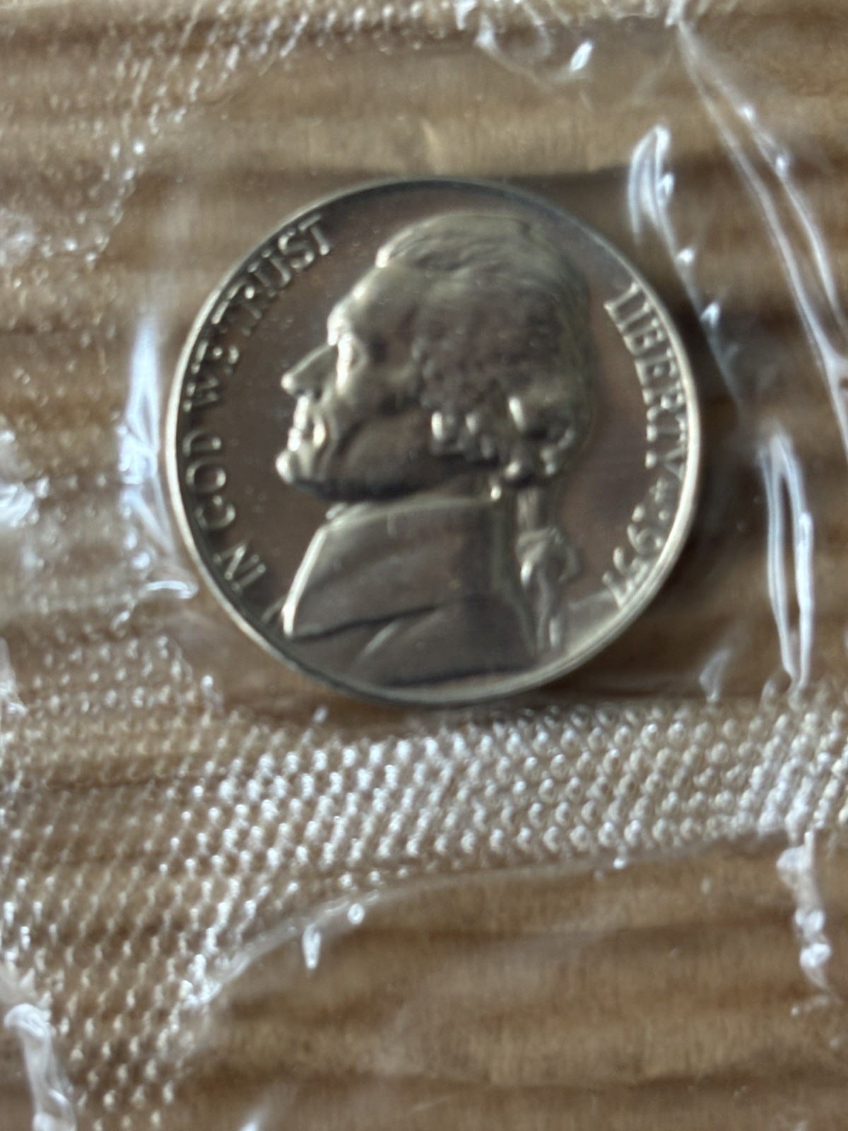 1957 U.S. PROOF SET. Coins U.S. Mint Sealed in a flat cello. (Tear in envelope)