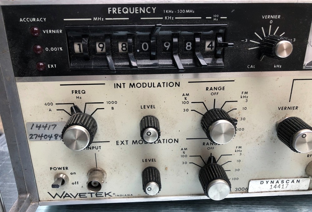 Wavetek 3006 520 MHz Signal Generator