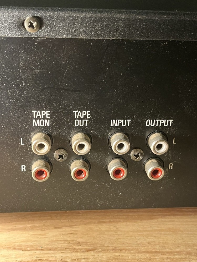 Realistic 31-2000A Stereo Graphic Equalizer Front Panel Silver Faceplate