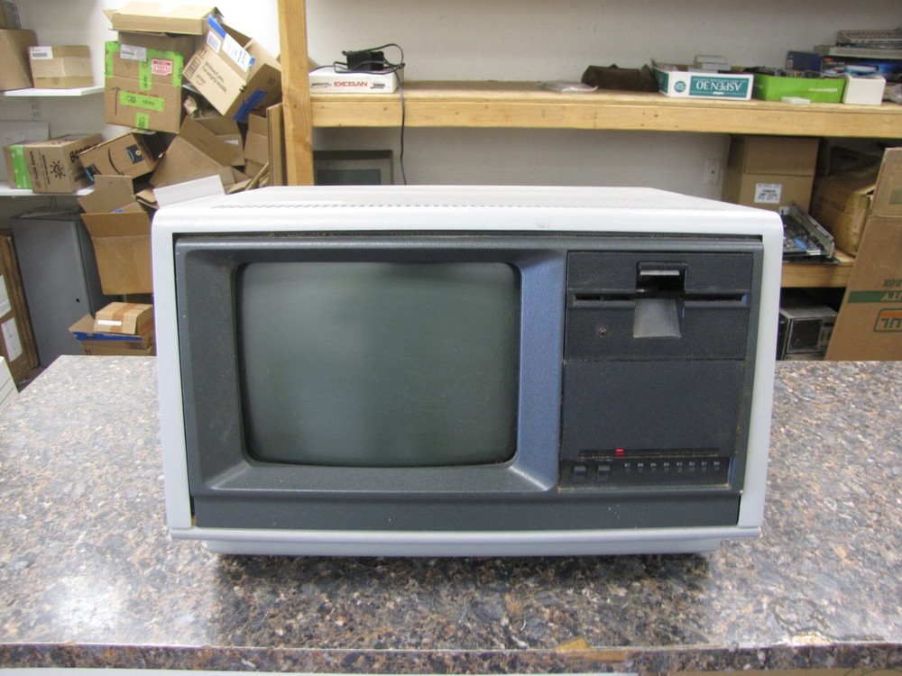 Rare Vintage EXCELAN Nutcracker Desktop Computer System Model 1000 - Powers On