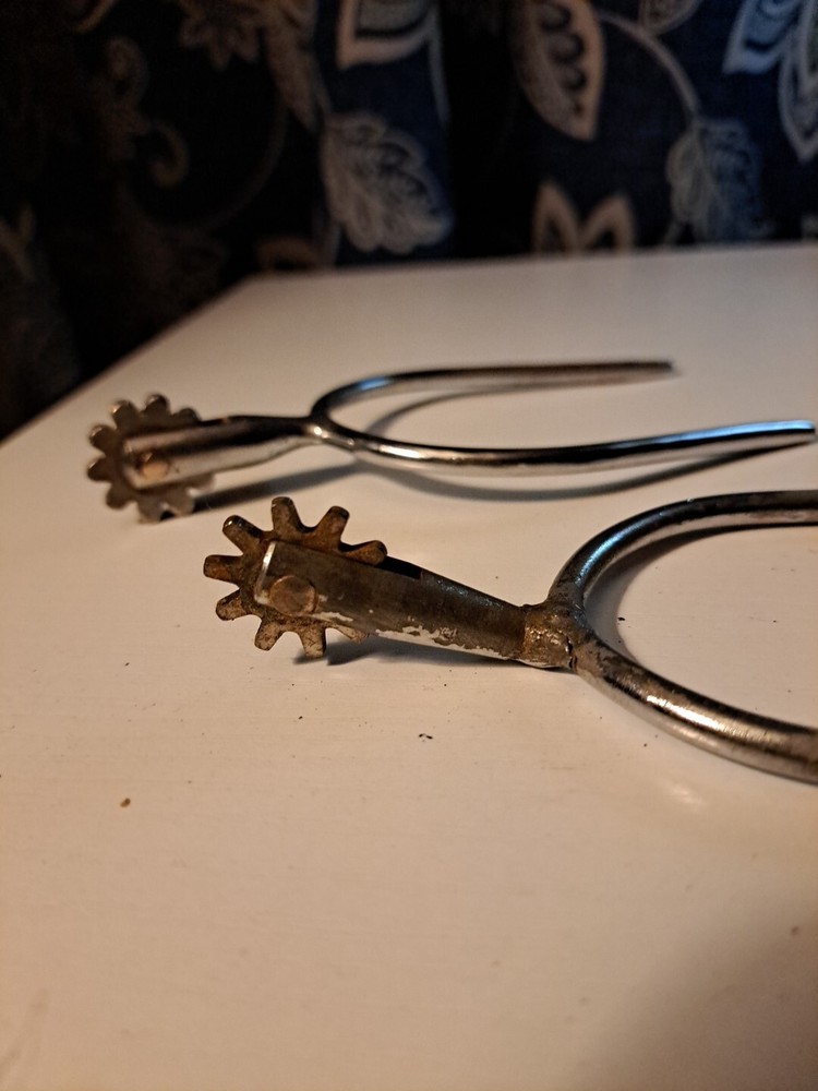 2 Vintage Single Childrens Spurs