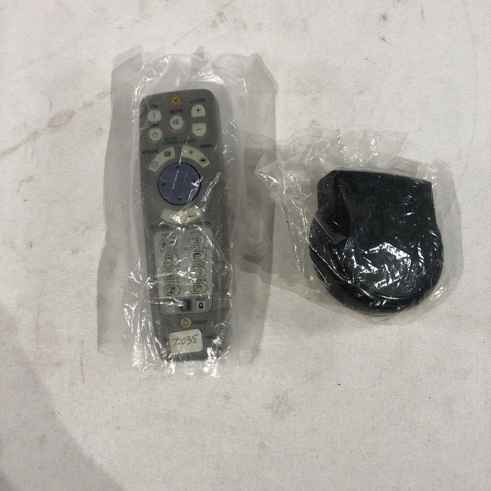 SHARP NOTEVISION 4~XG-NV4SU LCD Projector~Power & Computer Cords~Remote