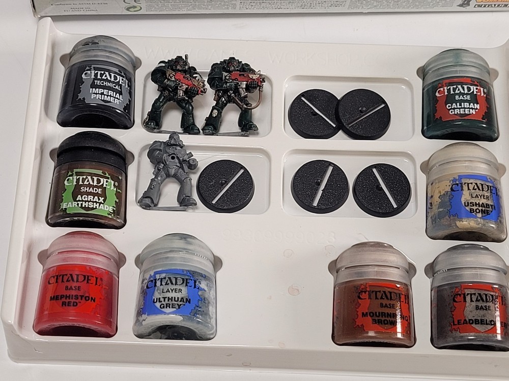Games Workshop Warhammer 40K Paint Set Space Marine OOP Plastic