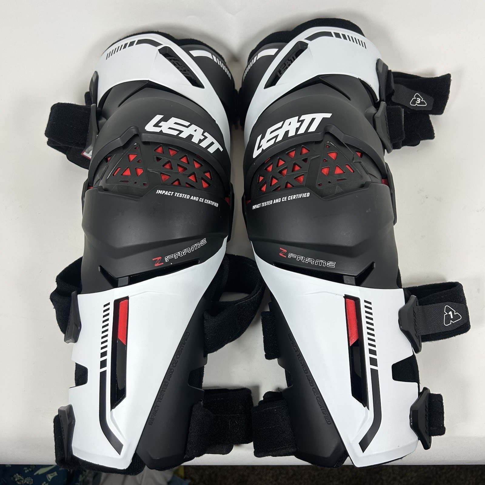 Leatt Z-Frame Knee Braces  Motocross Dirt Bike Off-road ATV White Pair SIZE L
