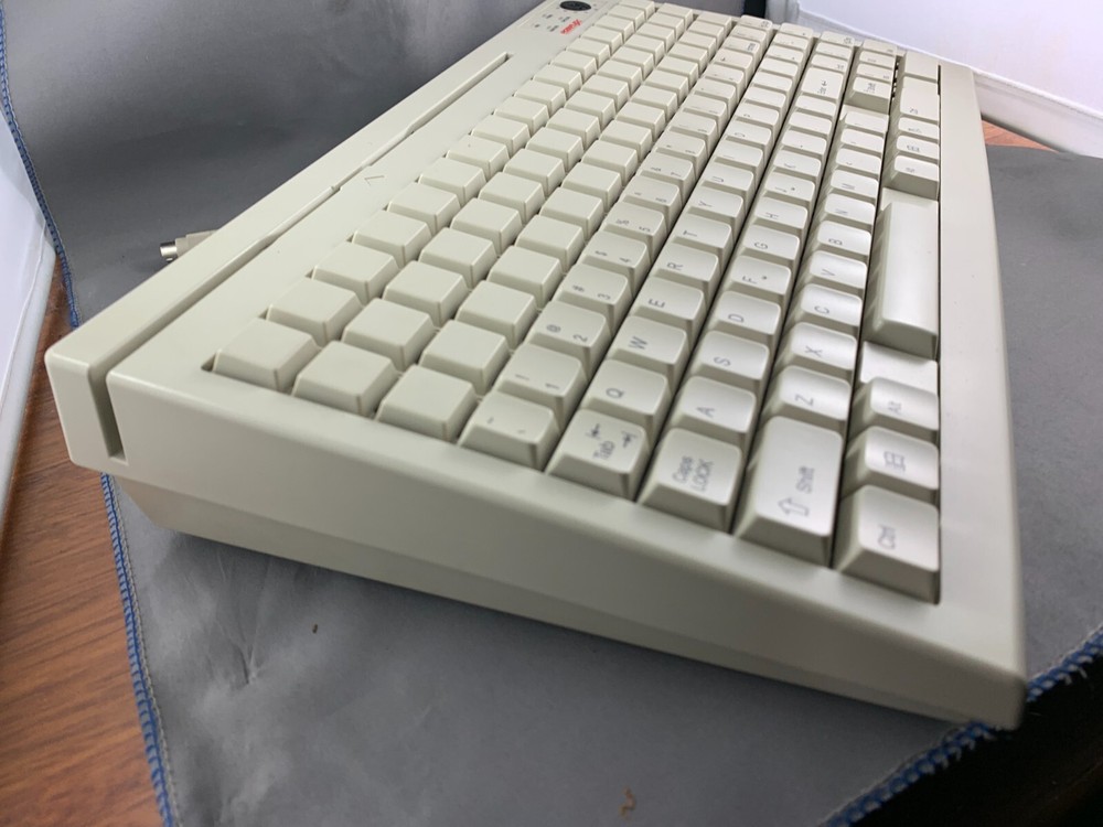 POSIFLEX KB3200 AT INTERFACE PROGRAMMABLE KEYBOARD WITH MAGNETIC STRIPE READER