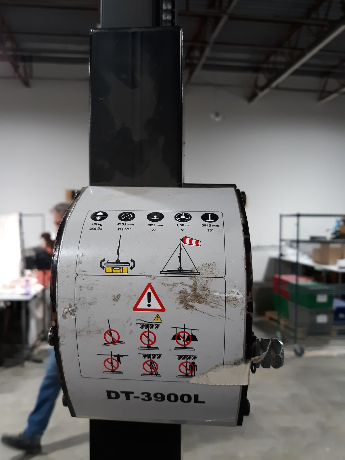 Global Truss DT-3900L Lifter - Used Good Condition