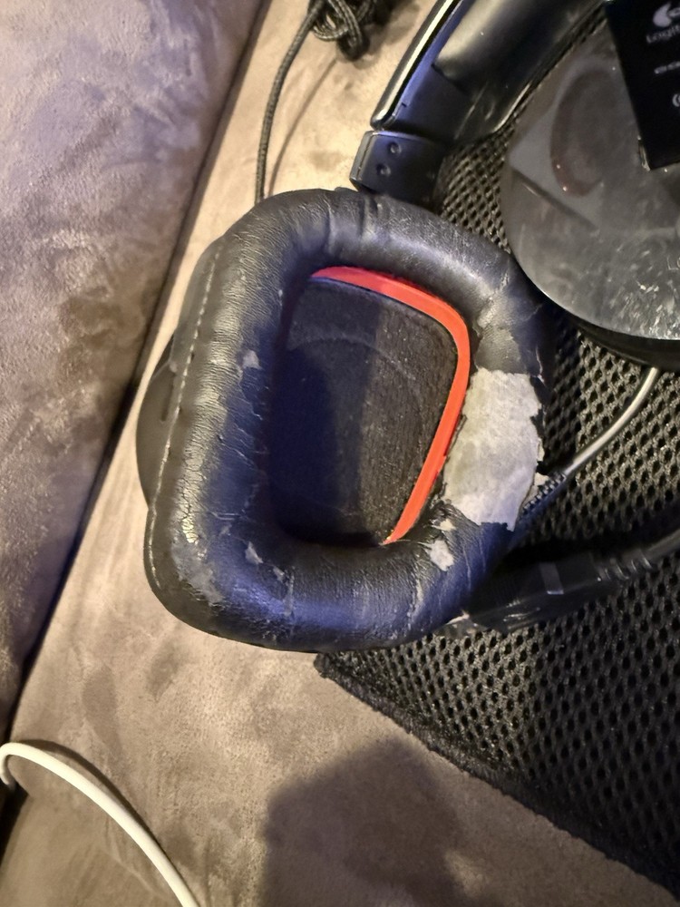 Logitech G930 wireless headset with dongle Logitech-G303 Wired Game Mouse Bundle