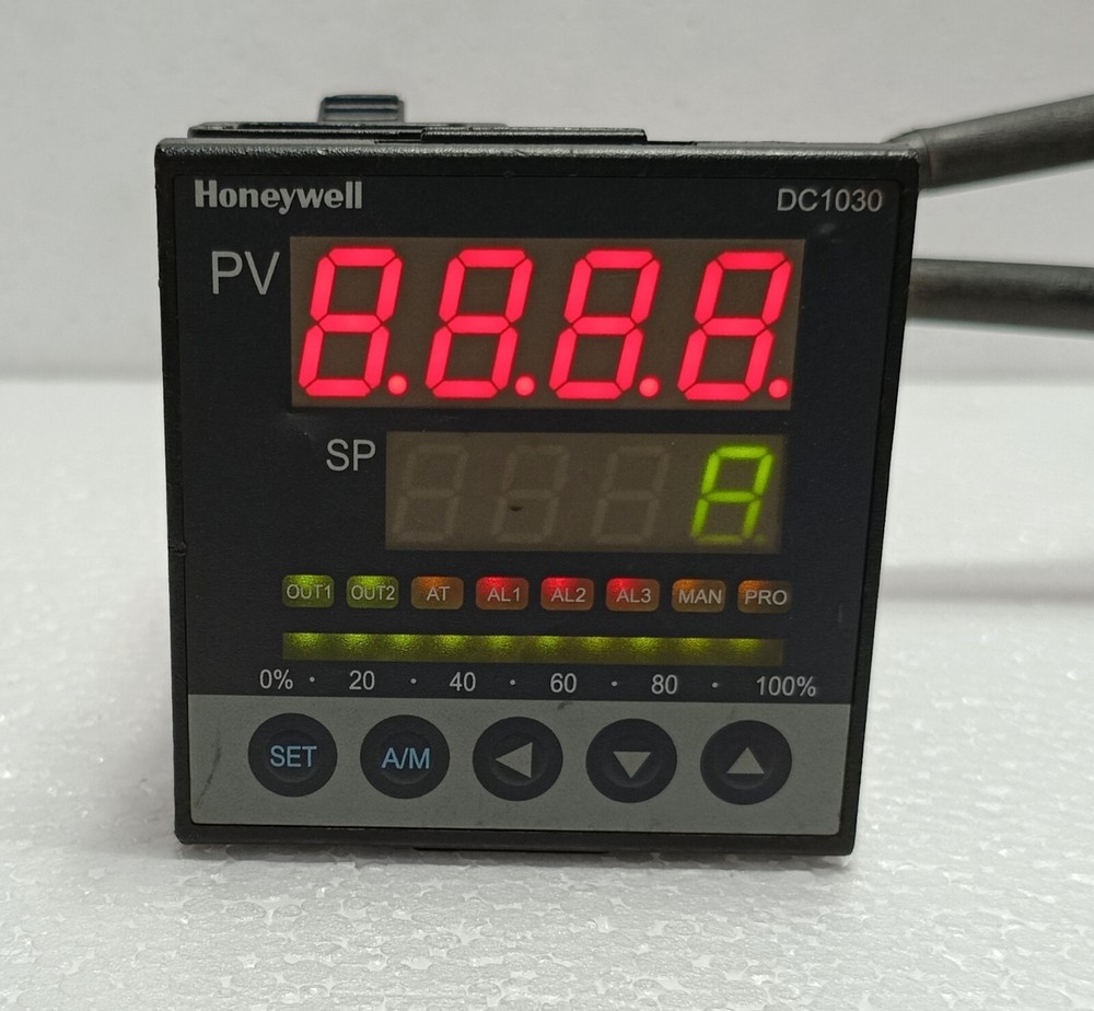 Honeywell DC1030CR-701000-E Temperature Controller