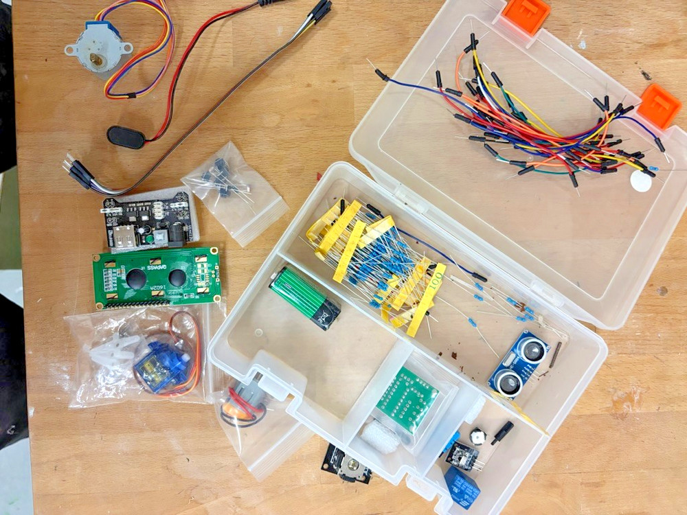 ardunio sensor kit base with many relevant accessories