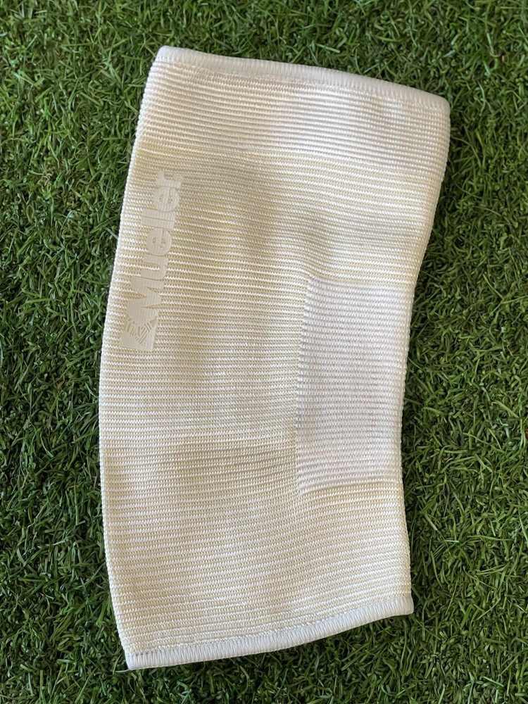 Mueller- Elastic Knee Support Small (Beige)