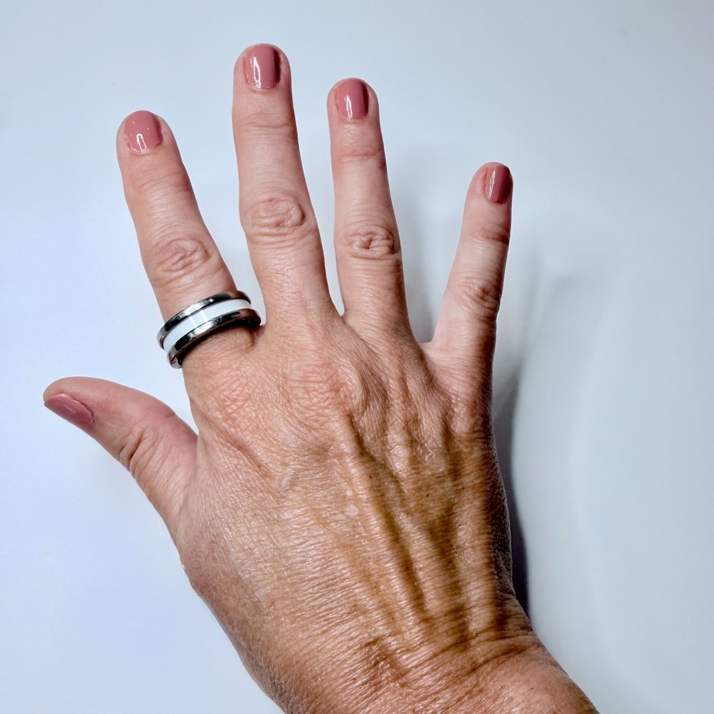 Muse Ring One Smart Ring Titanium &. Ceramic Edition Size 9 - White