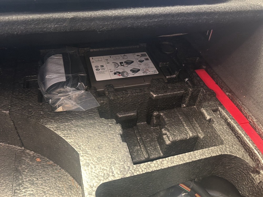 2006-2010 Audi TT 8J Coupe Jack/Tool Kit