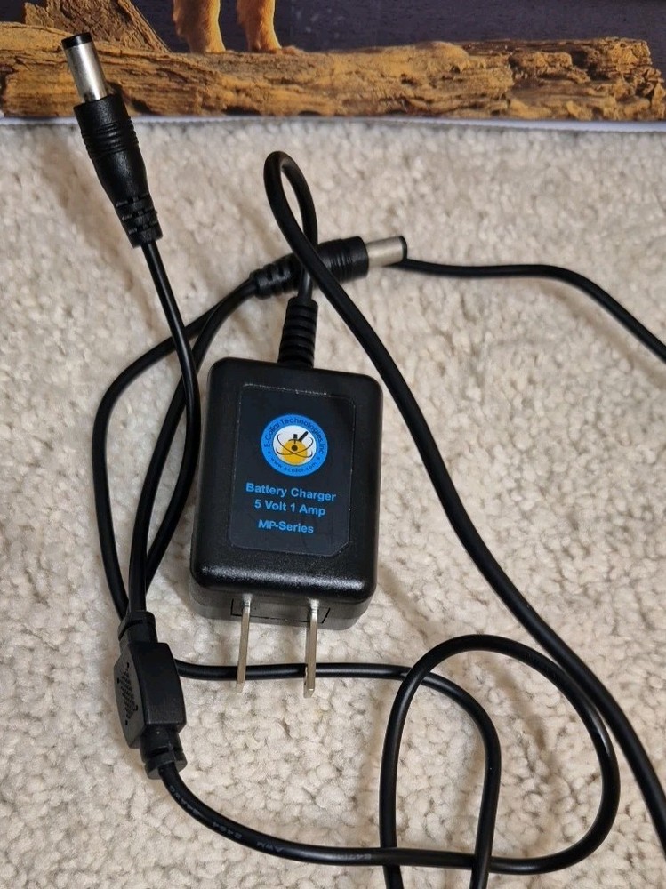 The E COLLAR mini Educator ET-300. Collar and Remote with 1/2 MILE Range