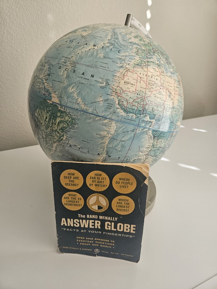 Rand McNally - Globe + Interactivd Trivia Booklet "Answer Globe"