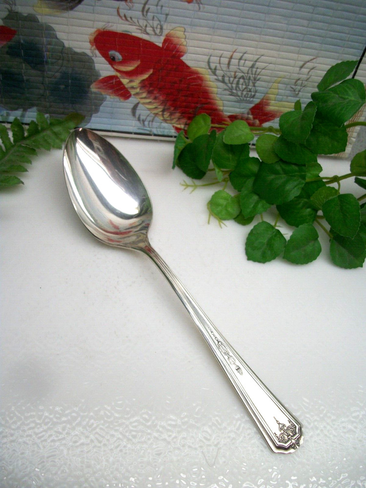 Oneida Tudor Plate  QUEEN BESS I   Silverplate  Solid Serving Spoon    1924