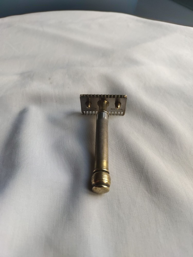 Gillette Old Type Open Comb DE Safety Razor Gold and Silver Tone (No Date Code)