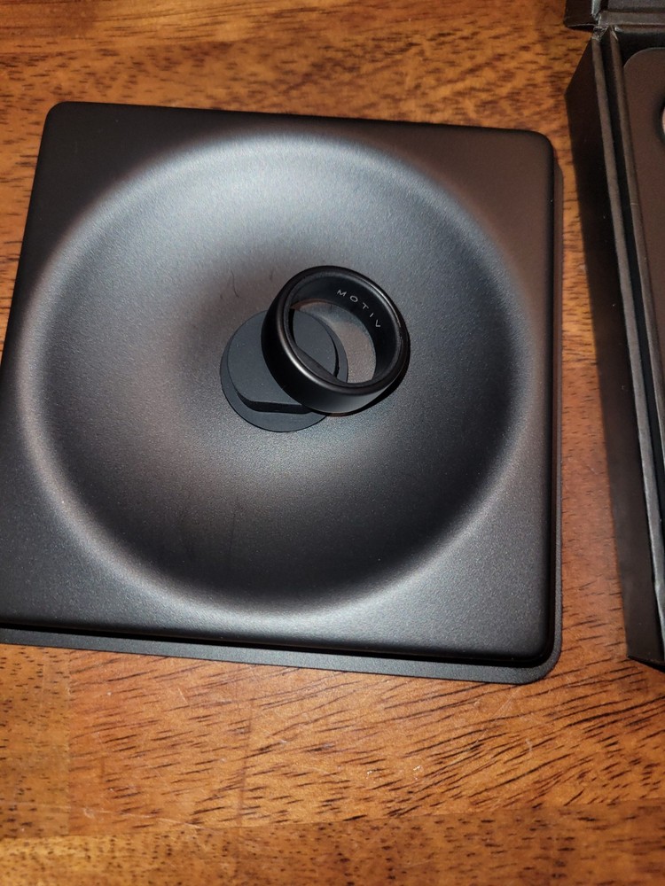 untested Motiv Smart Ring Activity Tracker Size 7 Black With 2 chargers